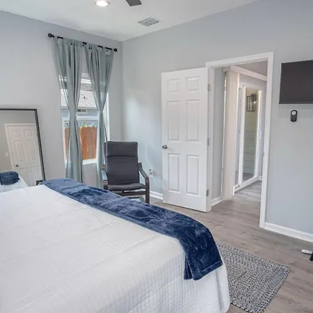 Delightfully Renovated 4 Br2 Ba Near Dt Riverwalk